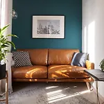 3 Master Bedrooms With Balcony On The River With Views