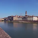 3 Master Bedrooms With Balcony On The River With Views