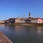 3 Master Bedrooms With Balcony On The River With Views