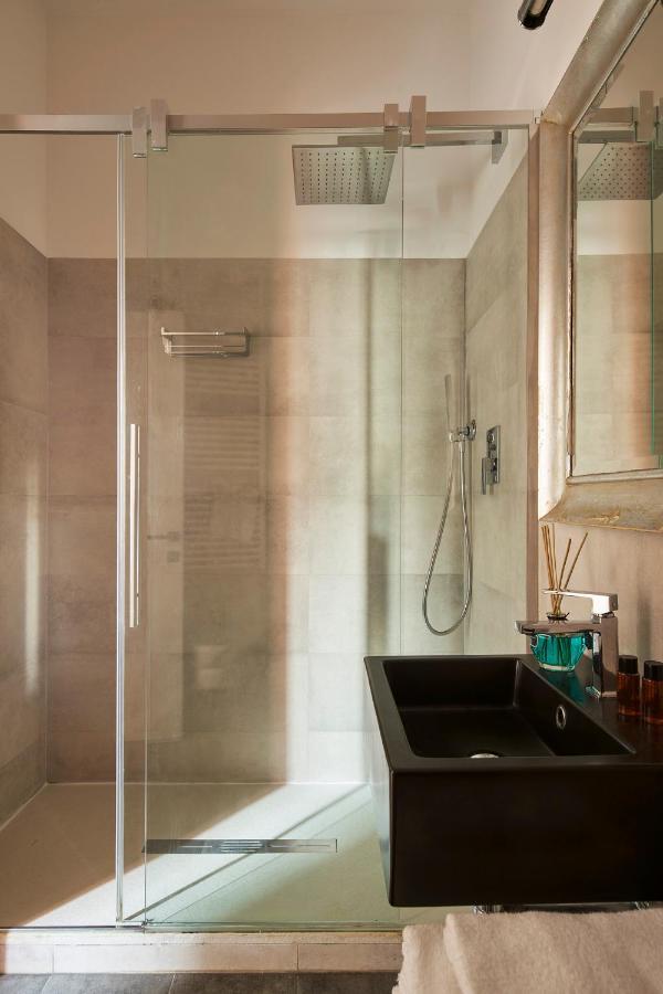 3 Master Bedrooms With Balcony On The River With Views Florencia