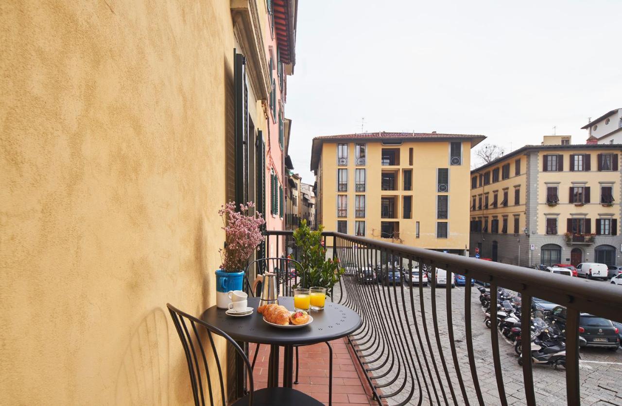 3 Master Bedrooms With Balcony On The River With Views