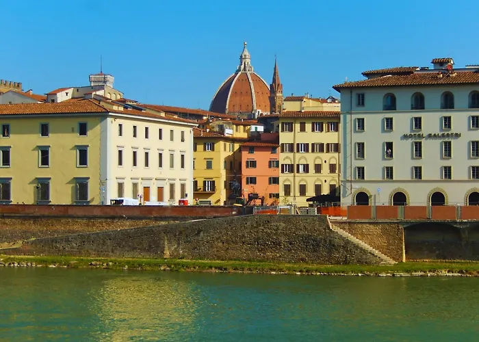 3 Master Bedrooms With Balcony On The River With Views