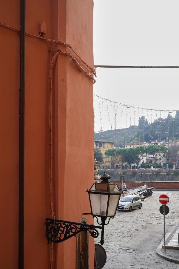 3 Master Bedrooms With Balcony On The River With Views Apartment